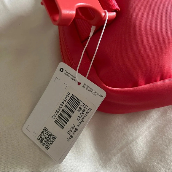 🆕 Lululemon Everywhere Belt Bag - Pale Raspberry - Picture 3 of 5